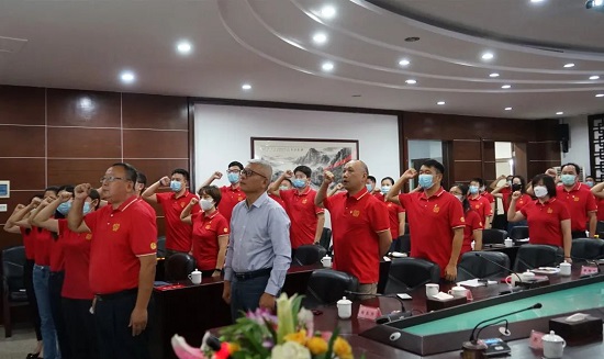 踔厲奮發(fā)向未來(lái) 勇毅前行啟新程——白云山潘高壽黨委學(xué)習(xí)貫徹黨的二十大精神專題會(huì)暨黨員表彰大會(huì)順利召開(kāi)2.jpg